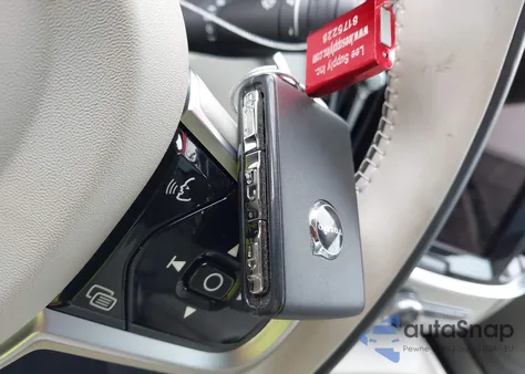 2026 Volvo V60 Cross Country Plus, B5 Awd Gas (Mild Hybrid) z USA, uszkodzony, nr VIN YV4L12WK8T2170272